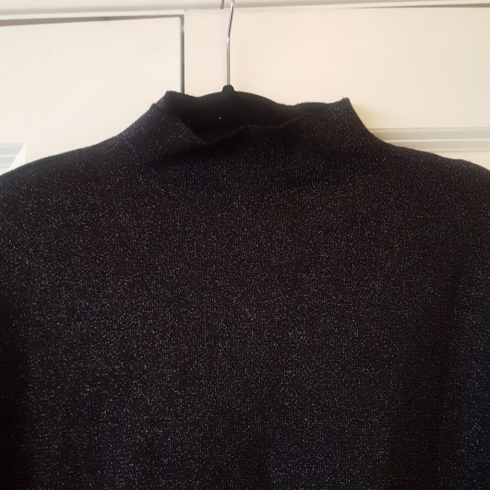 🖤H&M Sweater🖤 - Picture 2 of 5